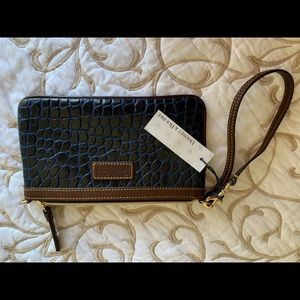 Dooney & Bourke wristlet